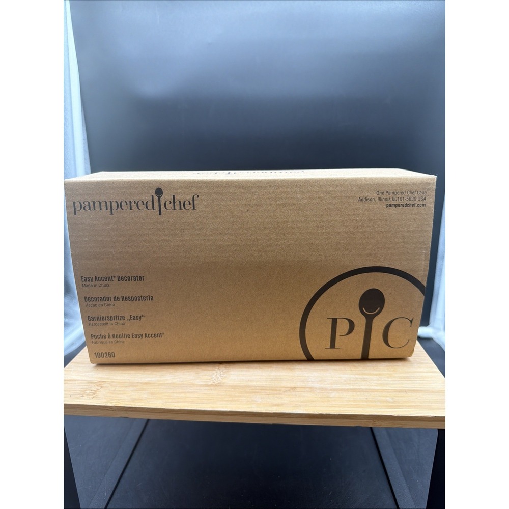 Pampered Chef Easy Accent Decorator NEW IN BOX Item 100260